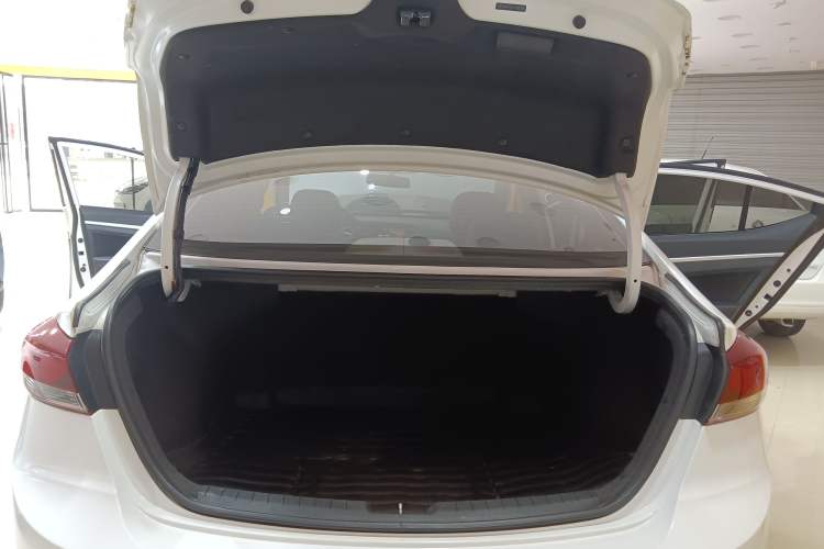 Used Hyundai Elantra (6th Generation / Lingdong) 2016 1.6L Automatic ZhiXuan – Elite Version Trunk