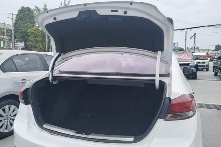 Used Hyundai Elantra (6th Generation / Lingdong) 2016 1.6L Automatic ZhiXuan – Elite Version Trunk