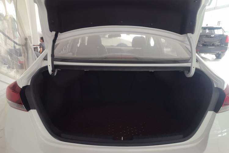 Used Hyundai Elantra (6th Generation / Lingdong) 2016 1.6L Automatic ZhiXuan – Elite Version Trunk