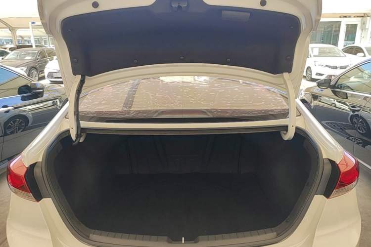 Used Hyundai Elantra (6th Generation / Lingdong) 2016 1.6L Automatic ZhiXuan – Elite Version Trunk