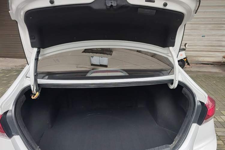 Used Hyundai Elantra (6th Generation / Lingdong) 2016 1.6L Automatic ZhiXuan – Elite Version Trunk