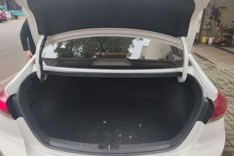Used Hyundai Elantra (6th Generation / Lingdong) 2016 1.6L Automatic ZhiXuan – Elite Version Trunk