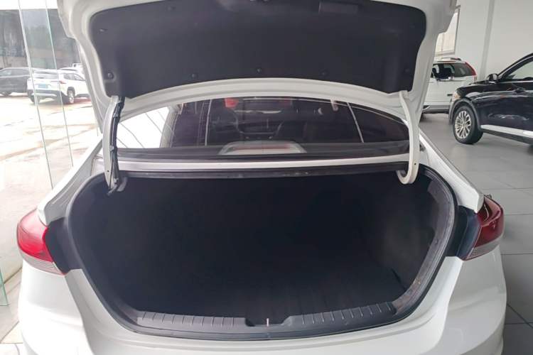 Used Hyundai Elantra (6th Generation / Lingdong) 2016 1.6L Automatic ZhiXuan – Elite Version Trunk