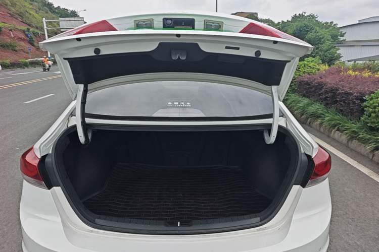 Used Hyundai Elantra (6th Generation / Lingdong) 2016 1.6L Automatic ZhiXuan · Luxury Version Trunk