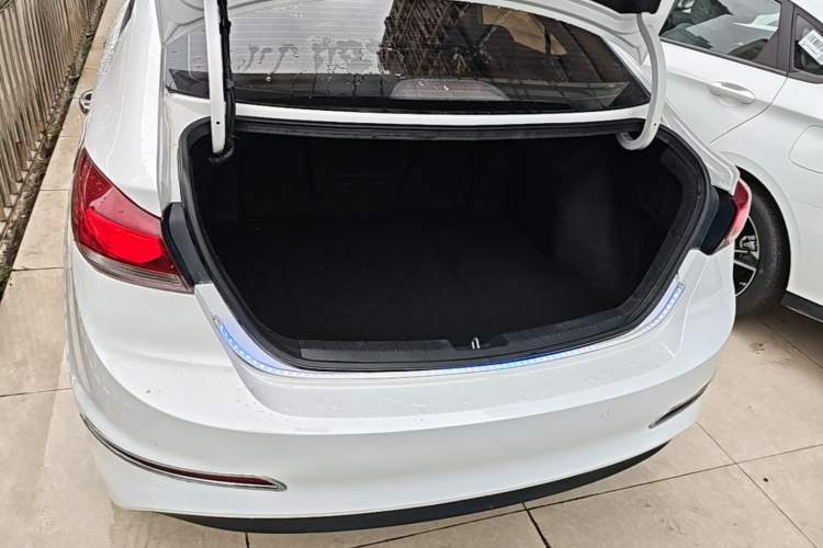 Used Hyundai Elantra (6th Generation / Lingdong) 2016 1.6L Automatic ZhiXuan – Elite Version Trunk