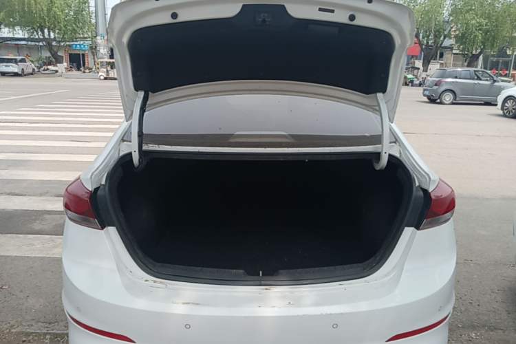 Used Hyundai Elantra (6th Generation / Lingdong) 2016 1.6L Automatic ZhiXuan – Elite Version Trunk