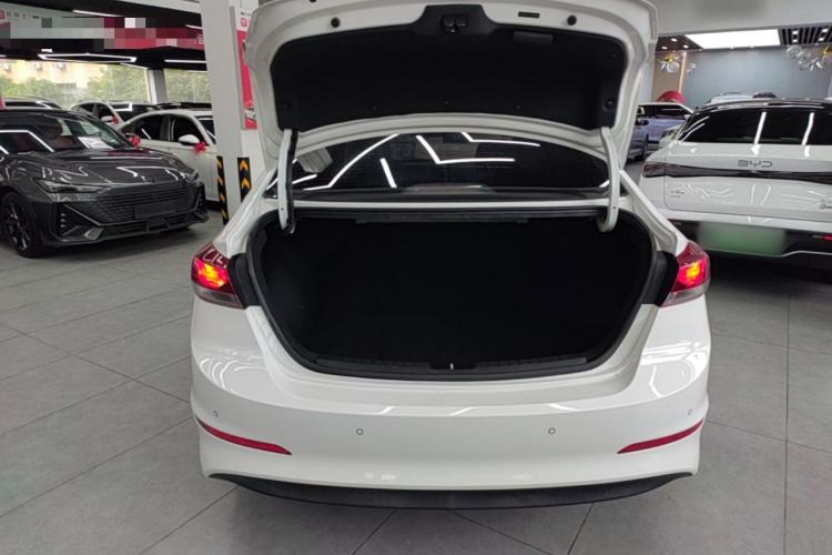 Used Hyundai Elantra (6th Generation / Lingdong) 2016 1.6L Automatic ZhiXuan – Elite Version Trunk
