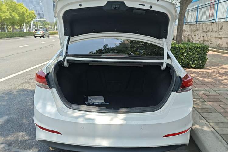 Used Hyundai Elantra (6th Generation / Lingdong) 2016 1.6L Automatic ZhiXuan – Elite Version Trunk