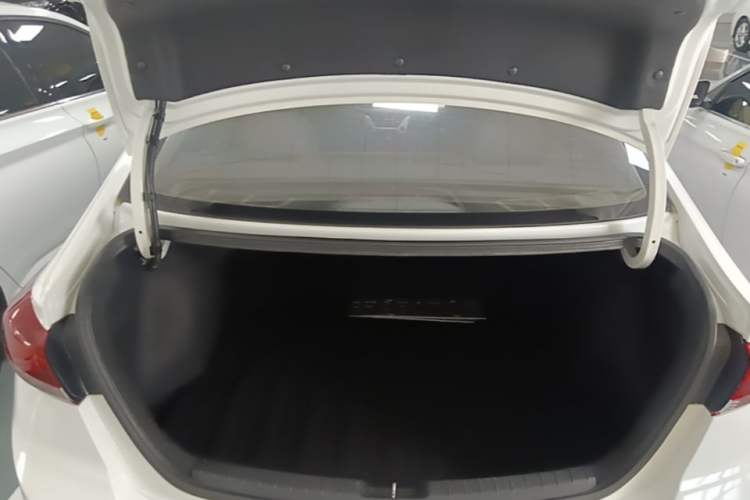 Used Hyundai Elantra (6th Generation / Lingdong) 2016 1.6L Automatic ZhiXuan – Elite Version Trunk