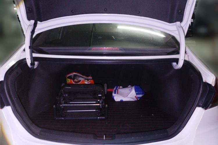 Used Hyundai Elantra (6th Generation / Lingdong) 2016 1.6L Automatic ZhiXuan · Youth Edition Trunk