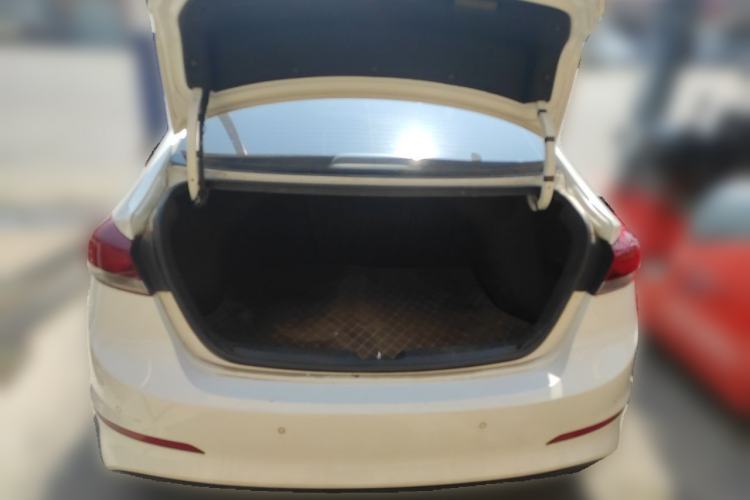 Used Hyundai Elantra (6th Generation / Lingdong) 2016 1.6L Manual ZhiXuan·Youth Edition Trunk