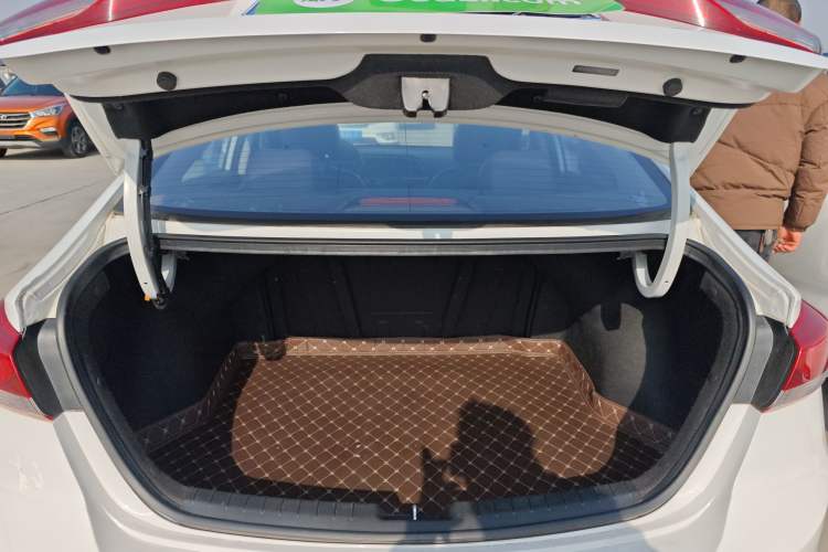 Used Hyundai Elantra (6th Generation / Lingdong) 2016 1.4T Dual-Clutch Xuan Dong · Dynamic Version Trunk