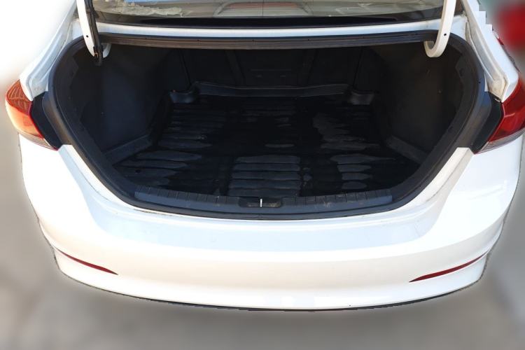Used Hyundai Elantra (6th Generation / Lingdong) 2016 1.6L Manual ZhiXuan·Youth Edition Trunk