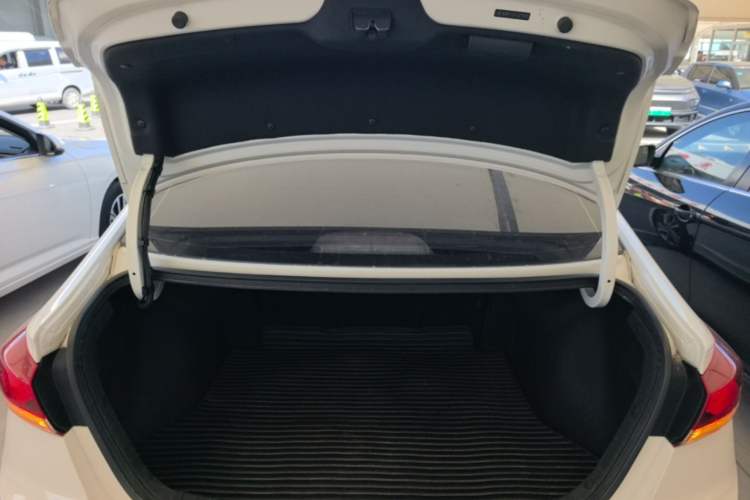 Used Hyundai Elantra (6th Generation / Lingdong) 2016 1.6L Automatic ZhiXuan – Elite Version Trunk