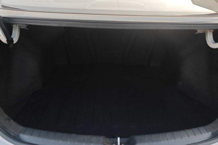 Used Hyundai Elantra (6th Generation / Lingdong) 2016 1.6L Automatic ZhiXuan – Elite Version Trunk