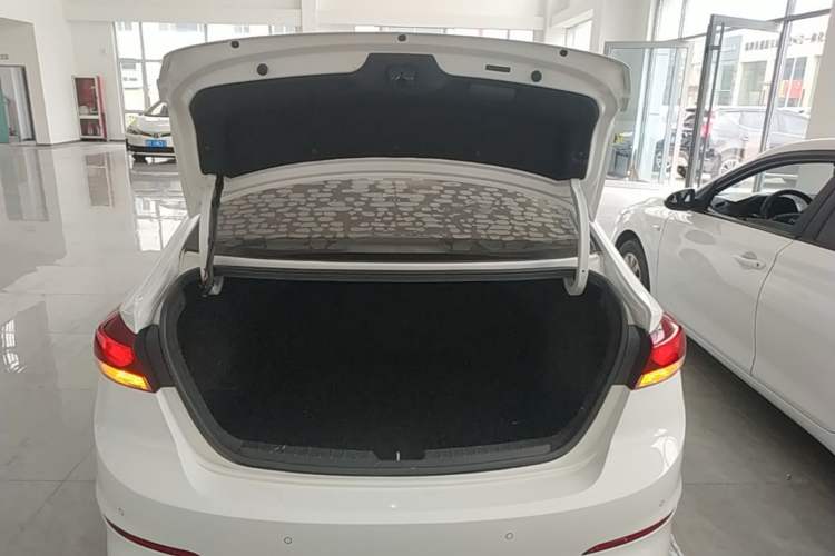 Used Hyundai Elantra (6th Generation / Lingdong) 2016 1.6L Automatic ZhiXuan – Elite Version Trunk