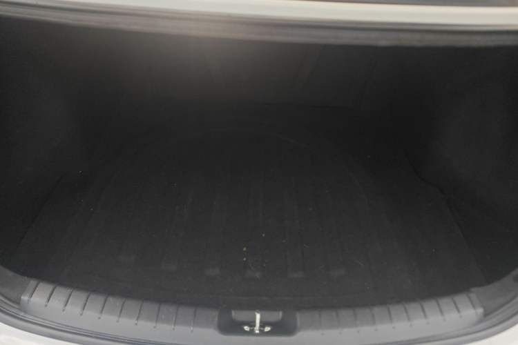 Used Hyundai Elantra (6th Generation / Lingdong) 2016 1.6L Automatic ZhiXuan · Youth Edition Trunk