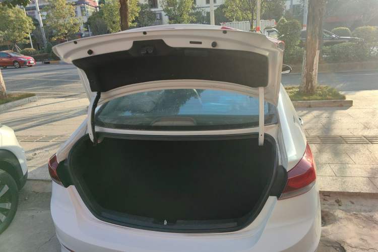 Used Hyundai Elantra (6th Generation / Lingdong) 2016 1.6L Automatic ZhiXuan – Elite Version Trunk