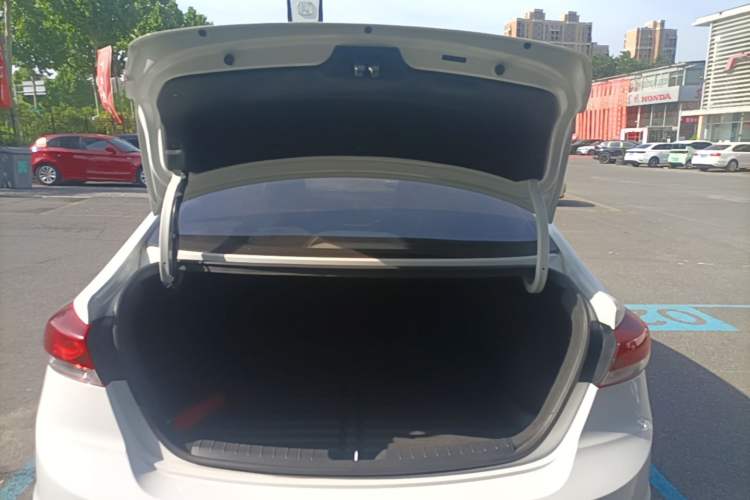 Used Hyundai Elantra (6th Generation / Lingdong) 2016 1.6L Manual ZhiXuan · Dynamic Model Trunk