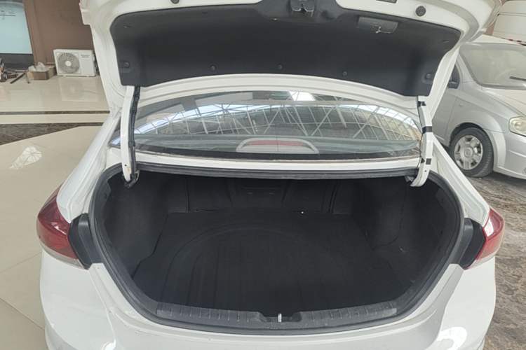 Used Hyundai Elantra (6th Generation / Lingdong) 2016 1.4T Dual-Clutch Xuan Dong · Dynamic Version Trunk