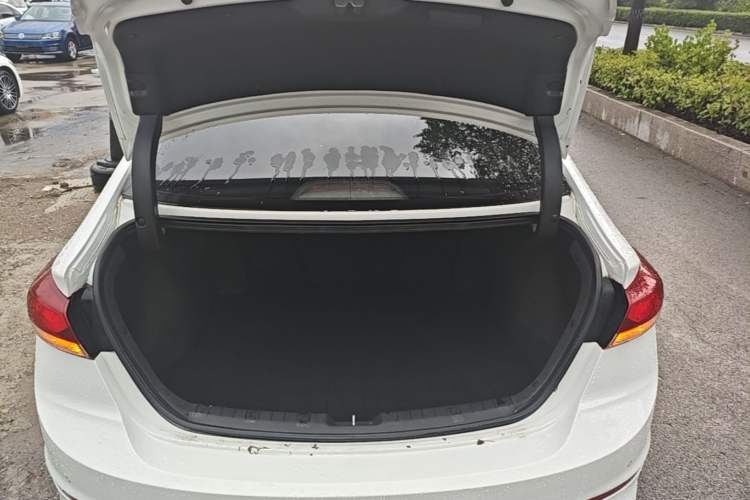 Used Hyundai Elantra (6th Generation / Lingdong) 2016 1.6L Automatic ZhiXuan – Elite Version Trunk