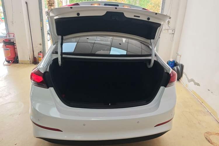 Used Hyundai Elantra (6th Generation / Lingdong) 2016 1.6L Automatic ZhiXuan – Elite Version Trunk