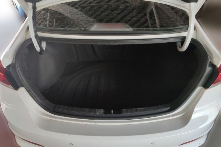 Used Hyundai Elantra (6th Generation / Lingdong) 2016 1.4T Dual-Clutch Xuan Dong · Dynamic Version Trunk