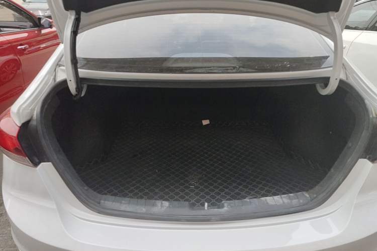 Used Hyundai Elantra (6th Generation / Lingdong) 2016 1.6L Automatic ZhiXuan – Elite Version Trunk