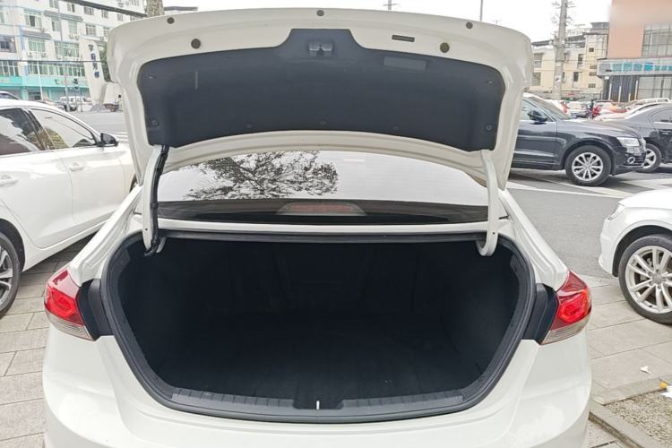 Used Hyundai Elantra (6th Generation / Lingdong) 2016 1.6L Automatic ZhiXuan · Luxury Version Trunk