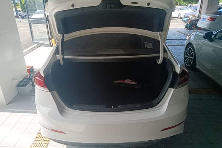 Used Hyundai Elantra (6th Generation / Lingdong) 2016 1.6L Automatic ZhiXuan – Elite Version Trunk