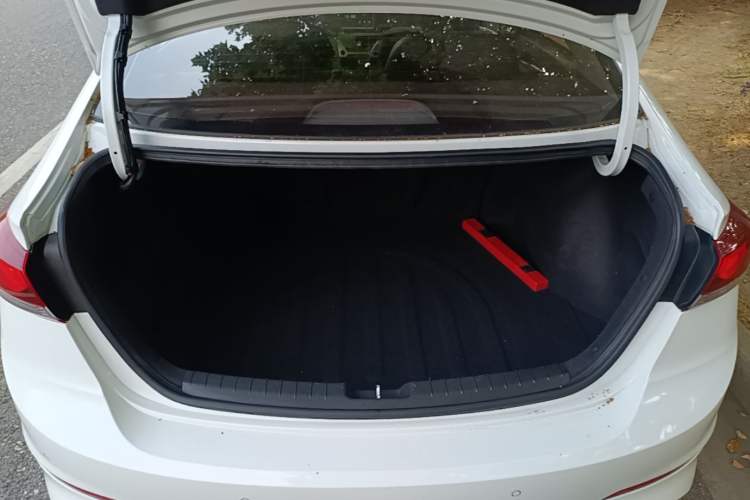 Used Hyundai Elantra (6th Generation / Lingdong) 2016 1.6L Automatic ZhiXuan – Elite Version Trunk
