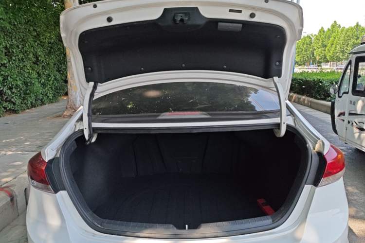 Used Hyundai Elantra (6th Generation / Lingdong) 2016 1.6L Automatic ZhiXuan · Luxury Version Trunk