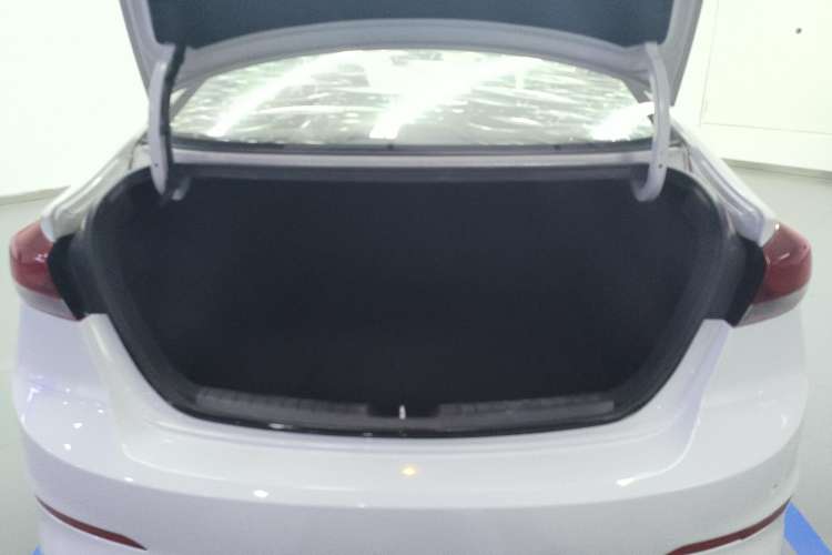 Used Hyundai Elantra (6th Generation / Lingdong) 2016 1.6L Automatic ZhiXuan – Elite Version Trunk