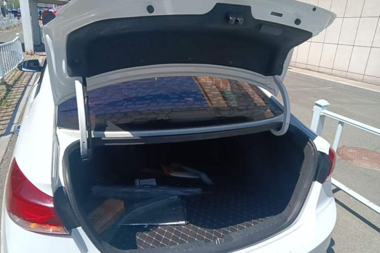 Used Hyundai Elantra (6th Generation / Lingdong) 2016 1.6L Automatic ZhiXuan – Elite Version Trunk