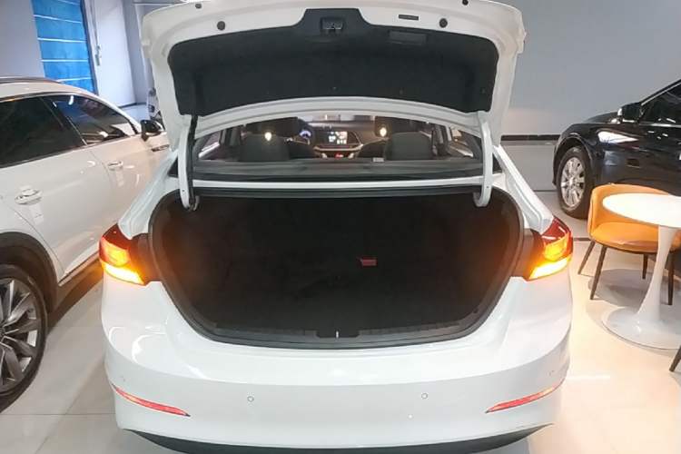 Used Hyundai Elantra (6th Generation / Lingdong) 2016 1.6L Automatic ZhiXuan – Elite Version Trunk