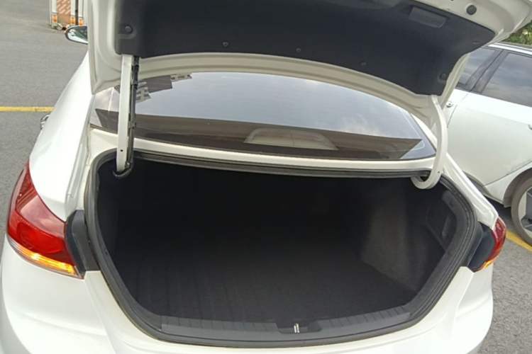 Used Hyundai Elantra (6th Generation / Lingdong) 2016 1.6L Automatic ZhiXuan – Elite Version Trunk