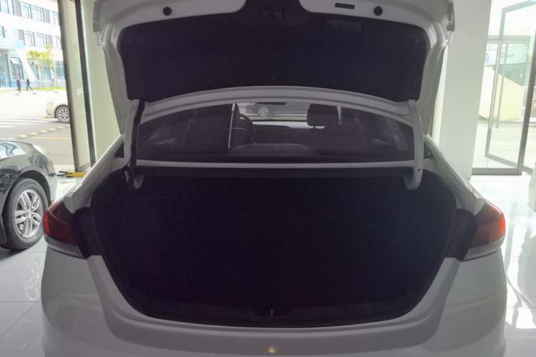 Used Hyundai Elantra (6th Generation / Lingdong) 2016 1.6L Automatic ZhiXuan – Elite Version Trunk