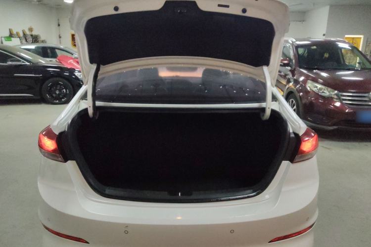 Used Hyundai Elantra (6th Generation / Lingdong) 2016 1.4T Dual-Clutch Xuan Dong · Dynamic Version Trunk