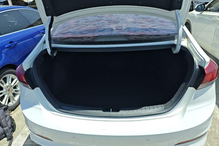 Used Hyundai Elantra (6th Generation / Lingdong) 2016 1.6L Automatic ZhiXuan – Elite Version Trunk