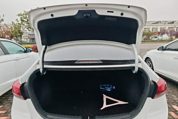 Used Hyundai Elantra (6th Generation / Lingdong) 2016 1.4T Dual-Clutch Xuan Dong · Dynamic Version Trunk