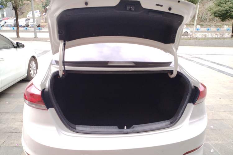 Used Hyundai Elantra (6th Generation / Lingdong) 2016 1.4T Dual-Clutch Xuan Dong · Dynamic Version Trunk