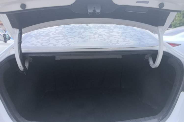 Used Hyundai Elantra (6th Generation / Lingdong) 2016 1.6L Automatic ZhiXuan – Elite Version Trunk