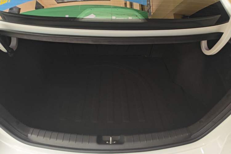 Used Hyundai Elantra (6th Generation / Lingdong) 2016 1.6L Automatic ZhiXuan – Elite Version Trunk