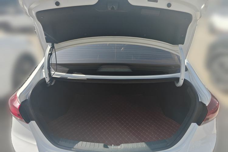 Used Hyundai Elantra (6th Generation / Lingdong) 2016 1.6L Manual ZhiXuan·Youth Edition Trunk