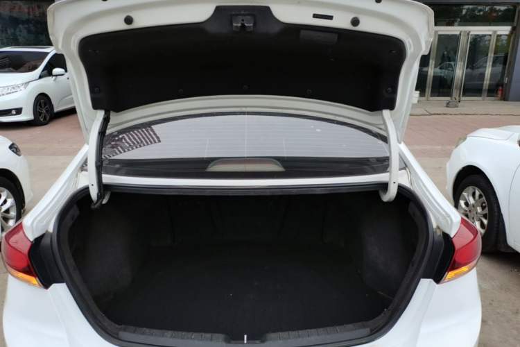 Used Hyundai Elantra (6th Generation / Lingdong) 2016 1.6L Automatic ZhiXuan – Elite Version Trunk