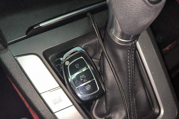 Used Hyundai Elantra (6th Generation / Lingdong) 2016 1.6L Automatic ZhiXuan – Elite Version Vehicle Key