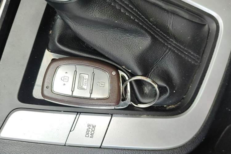 Used Hyundai Elantra (6th Generation / Lingdong) 2016 1.6L Automatic ZhiXuan – Elite Version Vehicle Key
