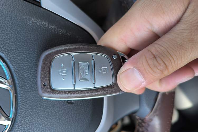 Used Hyundai Elantra (6th Generation / Lingdong) 2016 1.6L Automatic ZhiXuan – Elite Version Vehicle Key