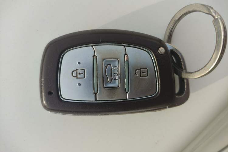 Used Hyundai Elantra (6th Generation / Lingdong) 2016 1.6L Automatic ZhiXuan · Luxury Version Vehicle Key