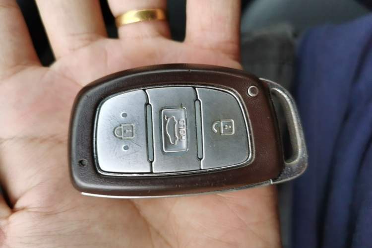 Used Hyundai Elantra (6th Generation / Lingdong) 2016 1.6L Automatic ZhiXuan · Luxury Version Vehicle Key